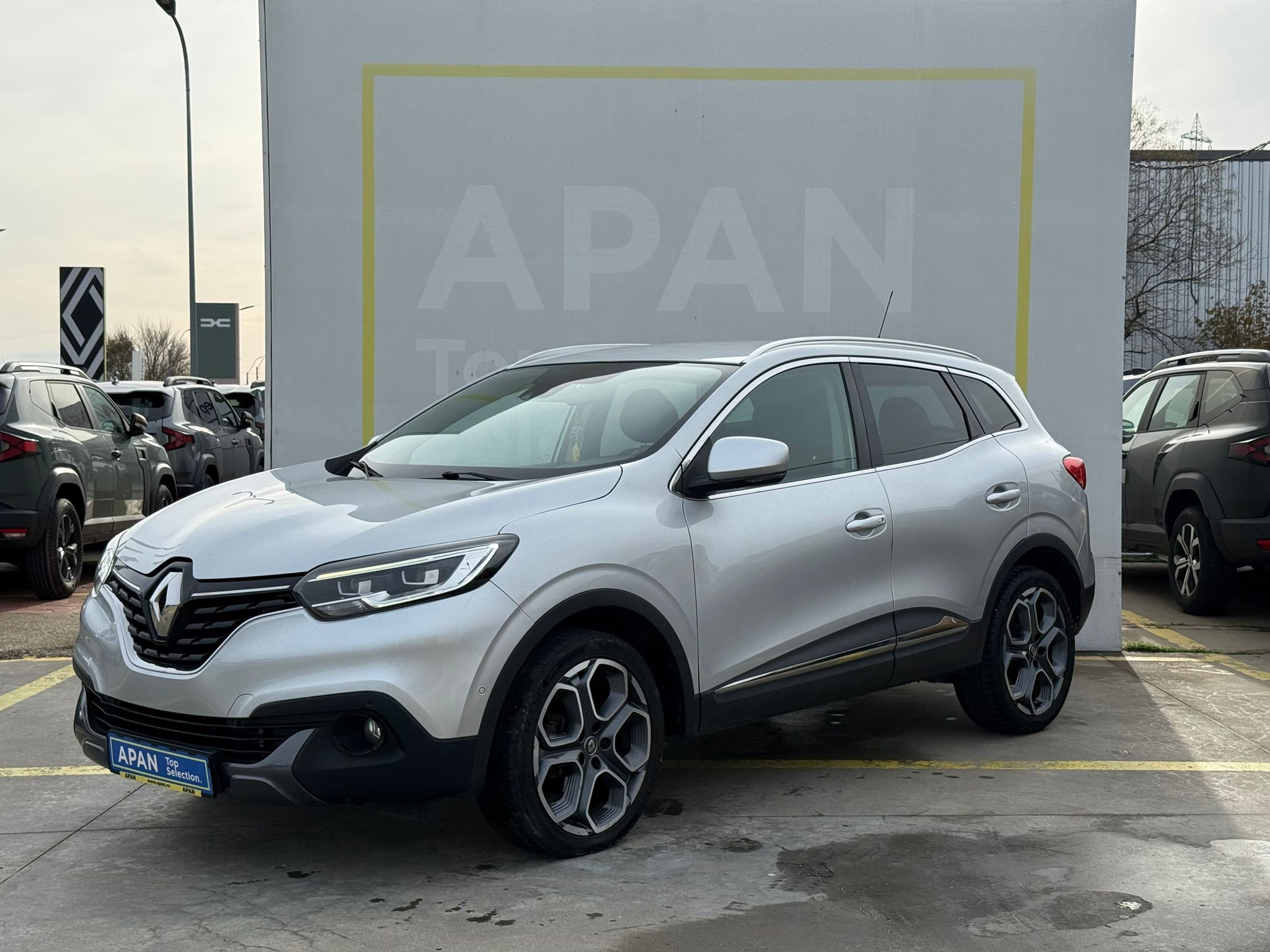 Automobile rulate, Masini de vanzare