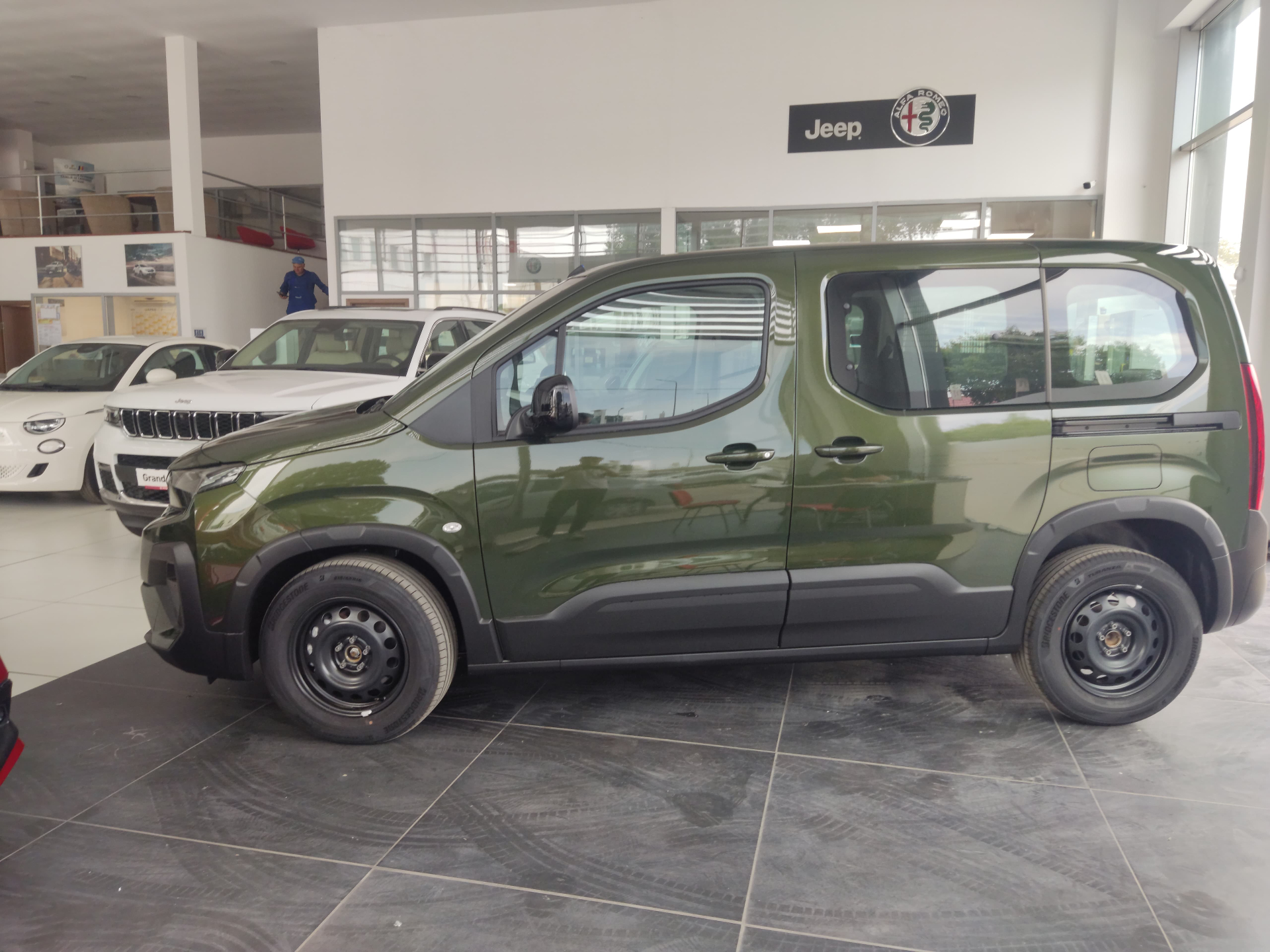 Automobile rulate, Masini de vanzare